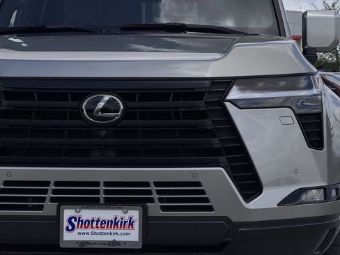 Used 2024 Lexus GX 550 w/ Accessory Package (2T) image 8