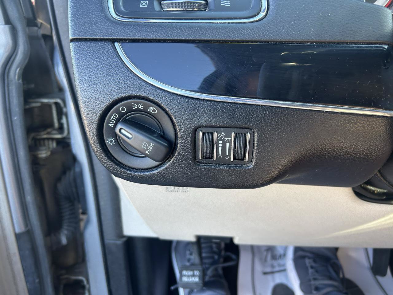 Used 2016 Dodge Grand Caravan SXT FWD image 24