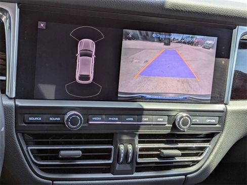 Used 2021 Porsche Macan image 31