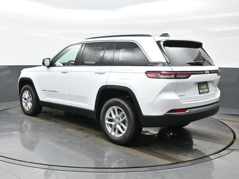 New 2026 Jeep Grand Cherokee Laredo image 4