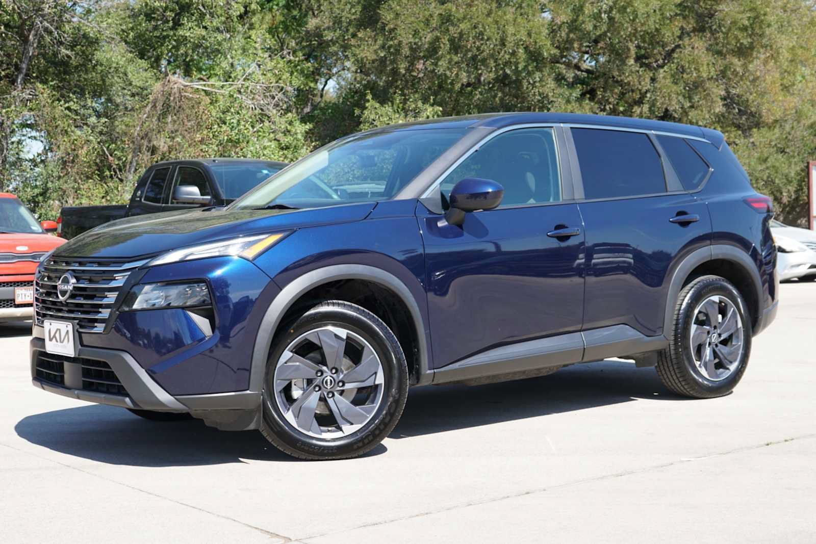 Used 2024 Nissan Rogue SV FWD image 1