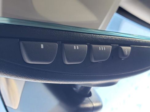 Used 2025 Volkswagen Atlas SEL Premium R-Line image 31