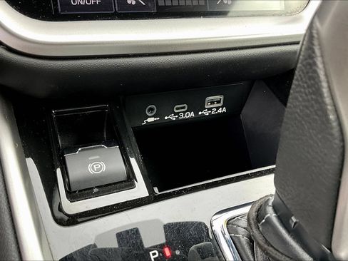 Used 2024 Subaru Outback Premium AWD/4WD image 18
