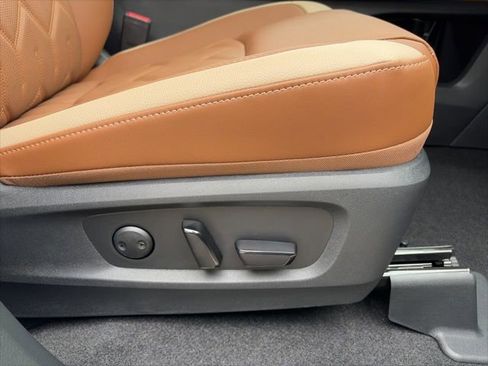 New 2026 Nissan Pathfinder Platinum FWD image 22