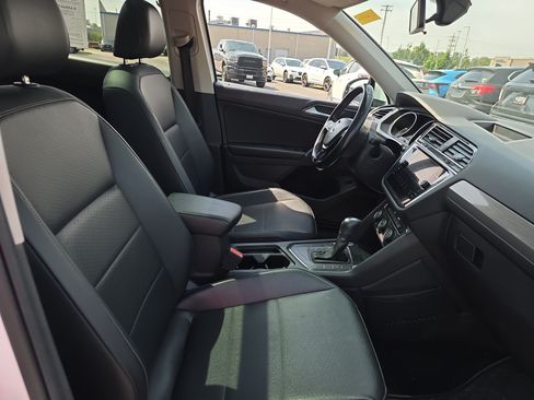 Used 2018 Volkswagen Tiguan SEL FWD image 8