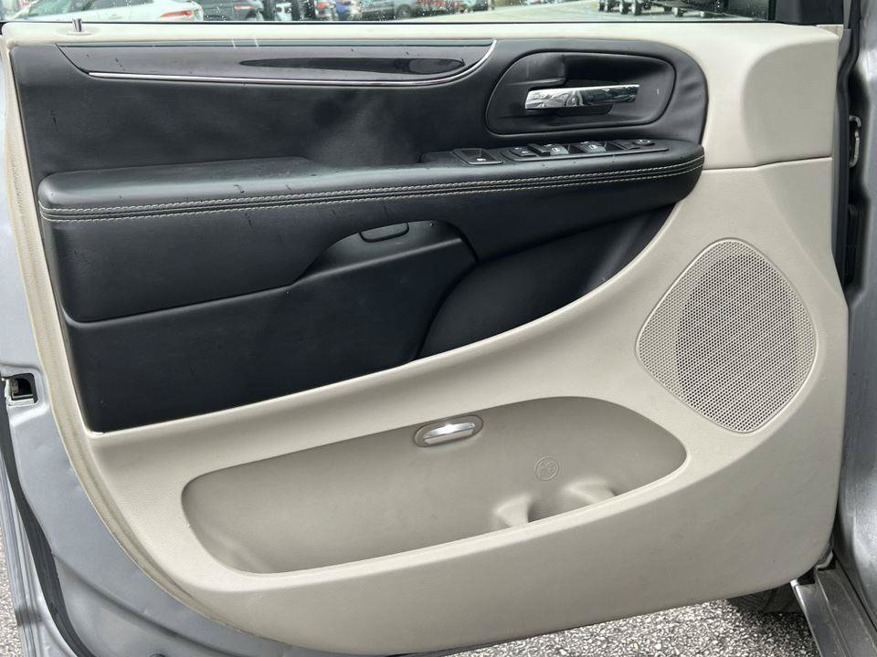 Used 2019 Dodge Grand Caravan SXT FWD image 15