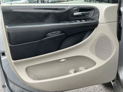 Used 2019 Dodge Grand Caravan SXT FWD image 15