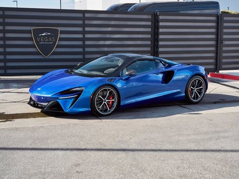 Used 2025 McLaren Artura Spider image 7
