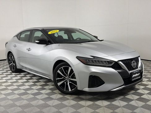 Used 2022 Nissan Maxima SV image 2