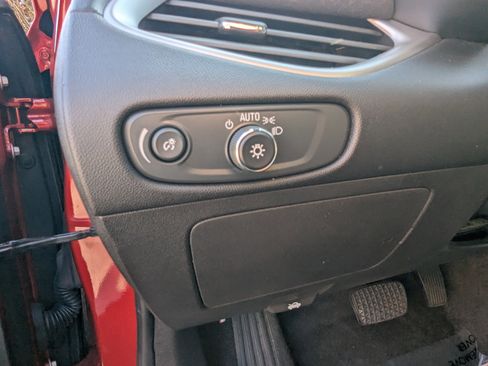 Used 2024 Chevrolet Malibu LT image 17