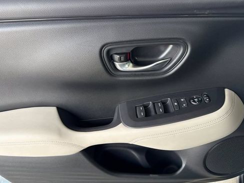 Certified 2024 Honda HR-V LX image 12