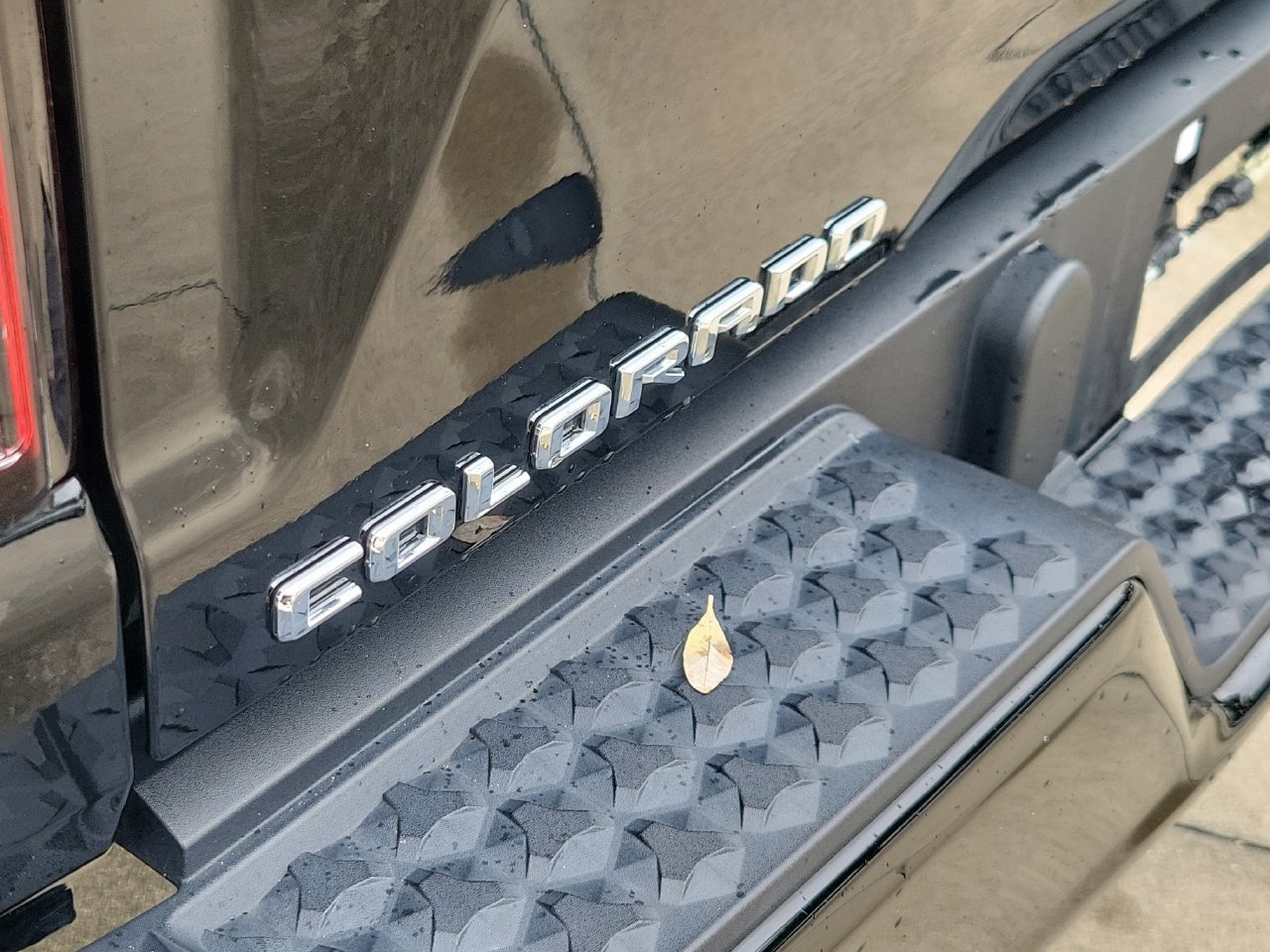 Used 2024 Chevrolet Colorado LT RWD image 6