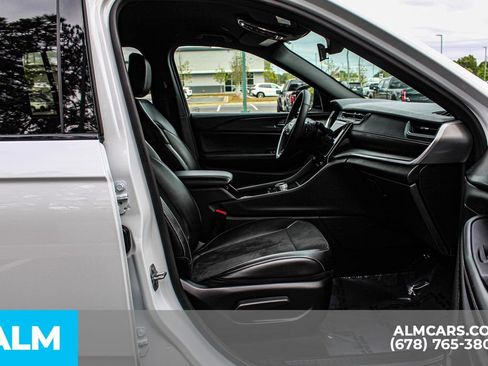 Used 2025 Jeep Grand Cherokee Altitude AWD/4WD image 20