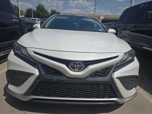 Used 2021 Toyota Camry XSE FWD image 3