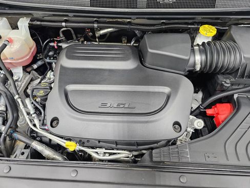 Used 2025 Chrysler Pacifica Select FWD image 31