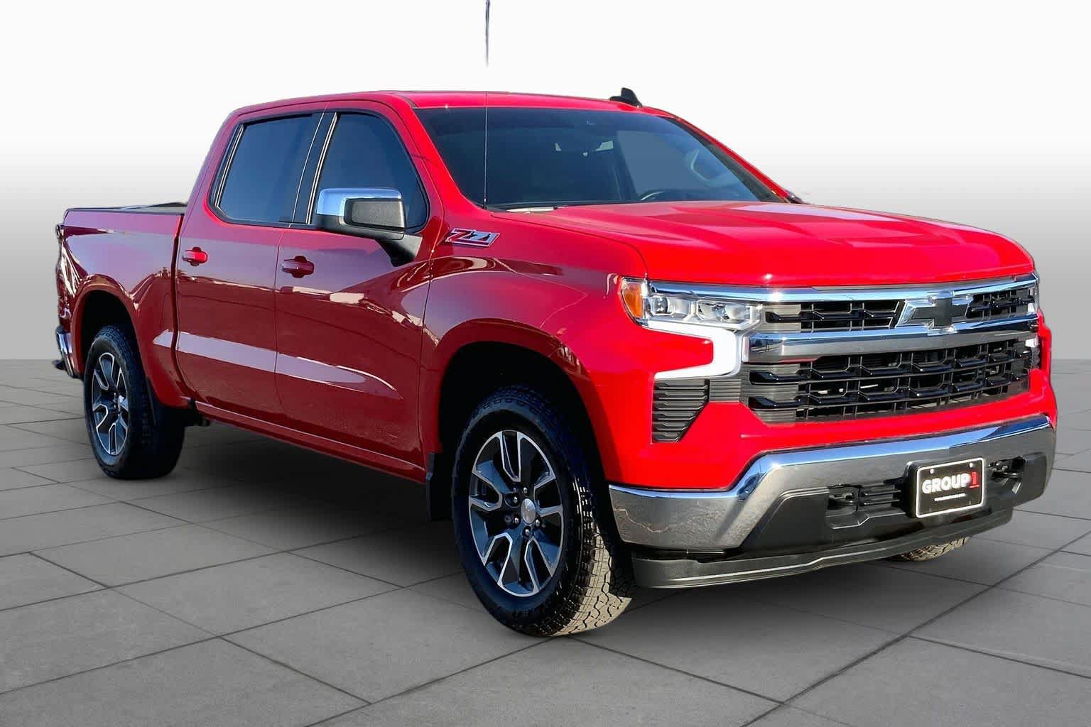 Used 2025 Chevrolet Silverado 1500 LT w/ Z71 Off-Road Package AWD/4WD image 3