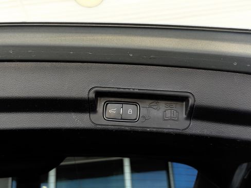 Used 2020 Ford Explorer XLT w/ Equipment Group 202A RWD image 29