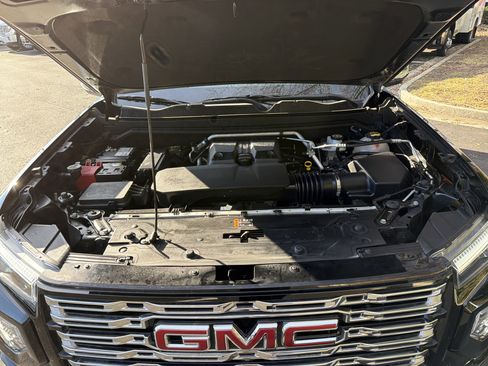 Used 2024 GMC Canyon Denali image 34