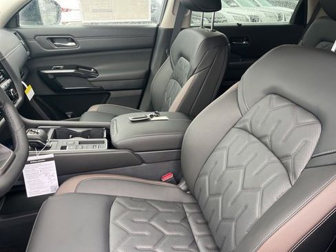 New 2026 Nissan Pathfinder Platinum w/ Cargo Package image 8