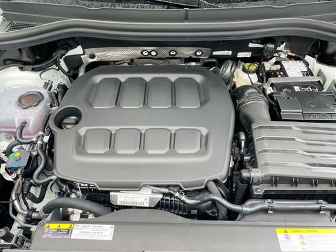 New 2025 Volkswagen Tiguan SE image 49