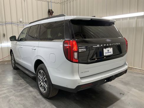 Used 2025 Ford Expedition Active image 23