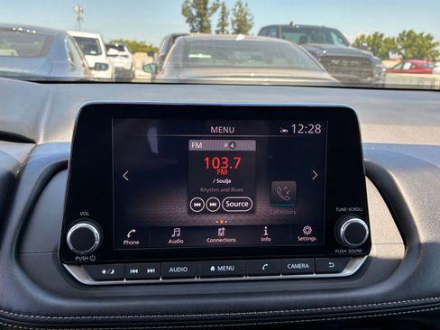 Used 2025 Nissan Rogue SV FWD image 20