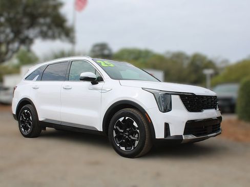 Certified 2025 Kia Sorento S w/ Panoramic Sunroof Package image 3