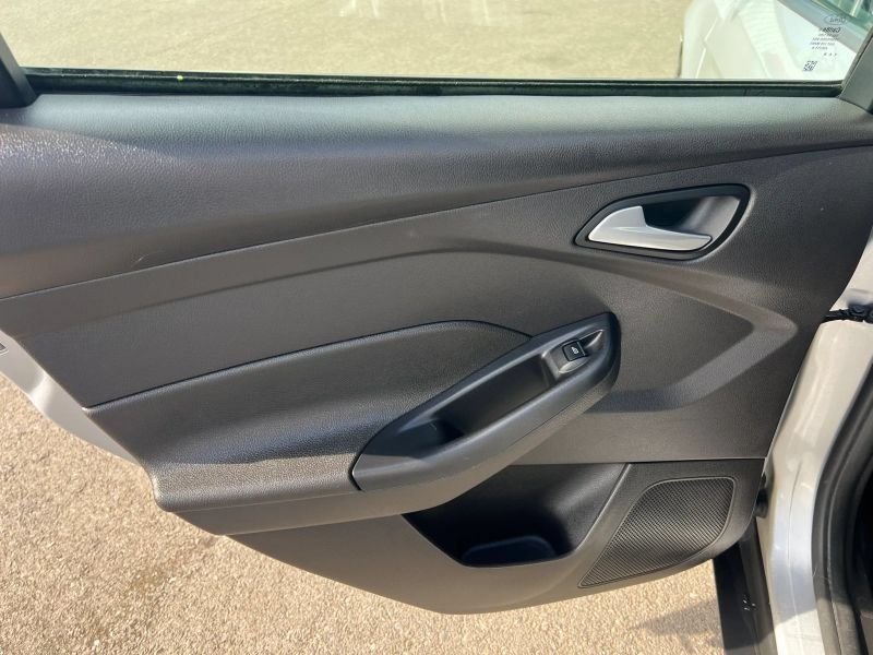 Used 2016 Ford Focus SE FWD image 19