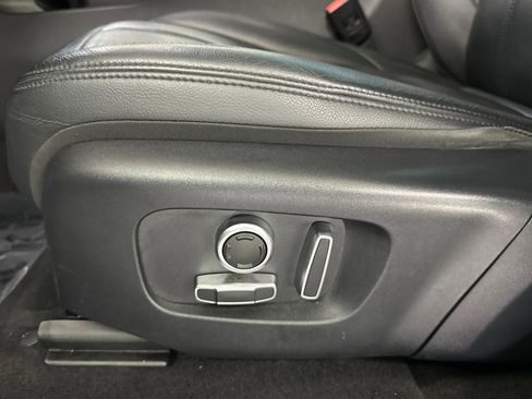 Used 2021 Land Rover Range Rover Evoque SE image 14