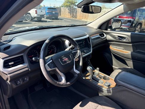Used 2017 GMC Acadia SLE AWD/4WD image 10