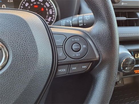 Used 2022 Toyota RAV4 XLE image 23