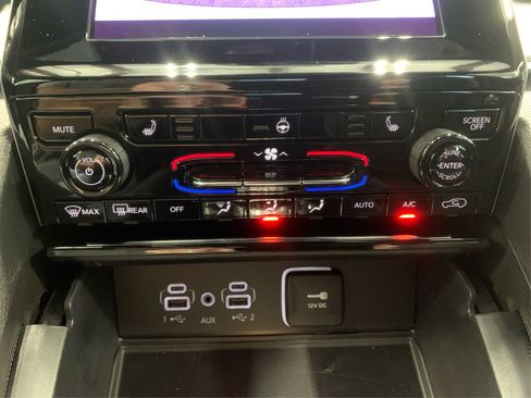 Used 2024 Jeep Grand Cherokee Altitude AWD/4WD image 28