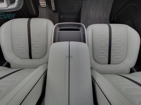 Used 2024 Rivian R1S Adventure Dual AWD/4WD image 27