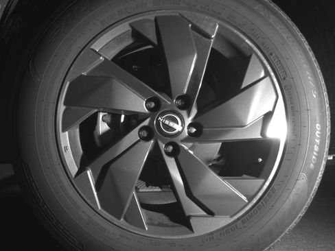 Used 2025 Nissan Rogue SV image 12