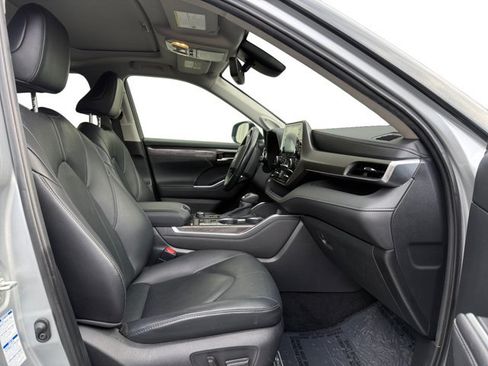 Used 2020 Toyota Highlander Limited AWD/4WD image 12