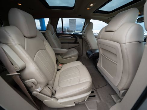 Used 2010 Buick Enclave CXL image 24