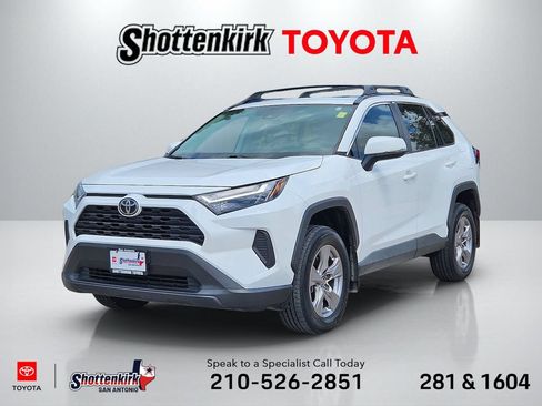 Used 2022 Toyota RAV4 XLE w/ Convenience Package FWD image 1