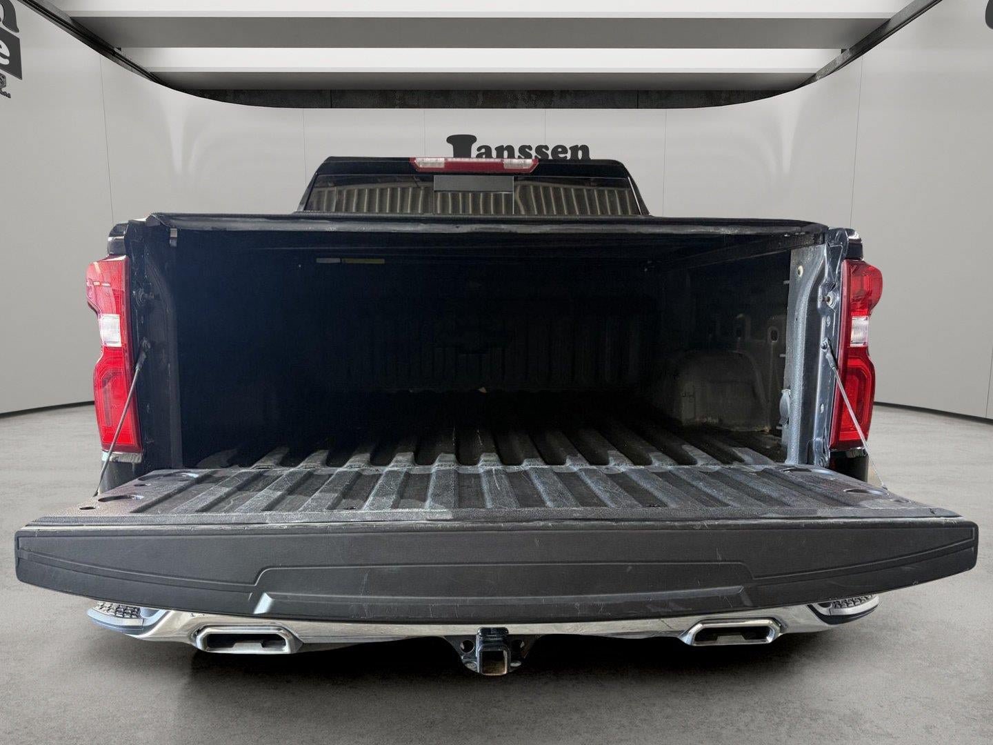 Used 2022 Chevrolet Silverado 1500 LTZ w/ LTZ Convenience Package II AWD/4WD image 6