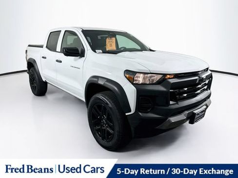 Used 2024 Chevrolet Colorado Trail Boss w/ Technology Package AWD/4WD image 1
