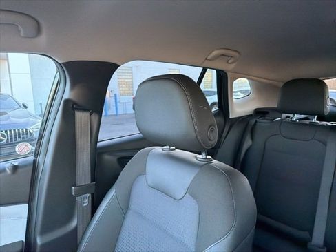 Used 2025 Chevrolet Trax LT w/ LT Convenience Package image 50