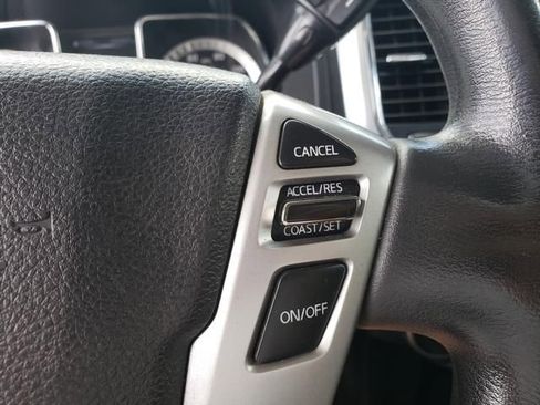 Used 2018 Nissan Titan SV AWD/4WD image 24