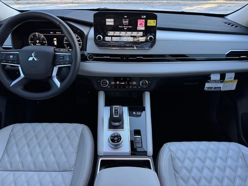 New 2025 Mitsubishi Outlander SEL image 25