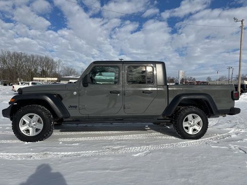 Used 2020 Jeep Gladiator Sport w/ Quick Order Package 24S image 10