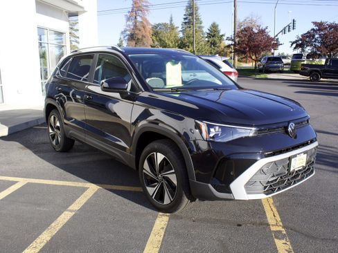 New 2025 Volkswagen Taos SE image 3