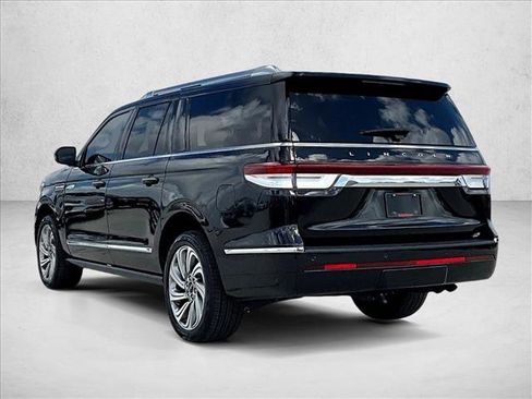 Used 2023 Lincoln Navigator L Reserve image 13
