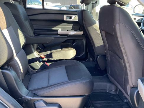 Used 2022 Ford Explorer XLT image 40