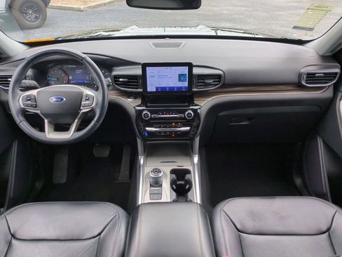 Used 2022 Ford Explorer Limited w/ Equipment Group 301A RWD image 16