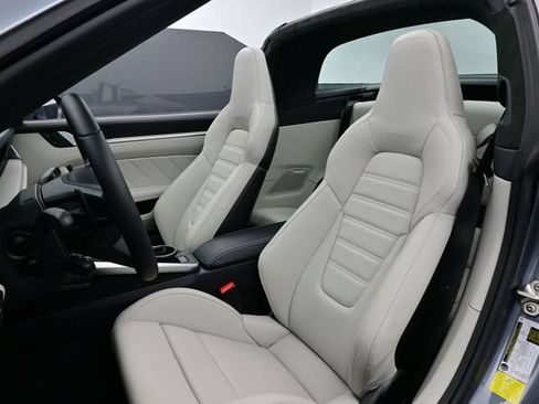 Certified 2026 Porsche 911 Targa 4 GTS AWD/4WD image 5