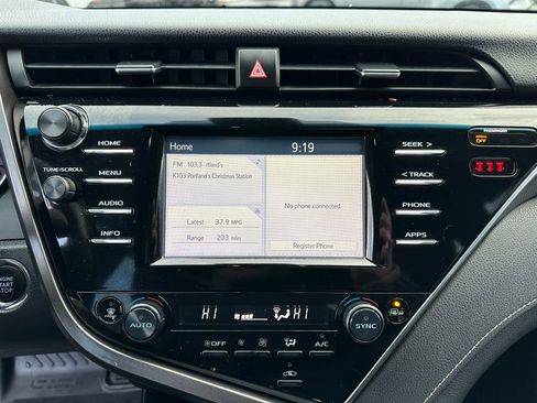 Used 2018 Toyota Camry XSE image 16