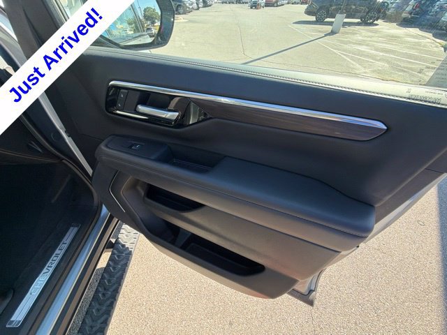 Used 2025 Chevrolet Suburban Z71 AWD/4WD image 23